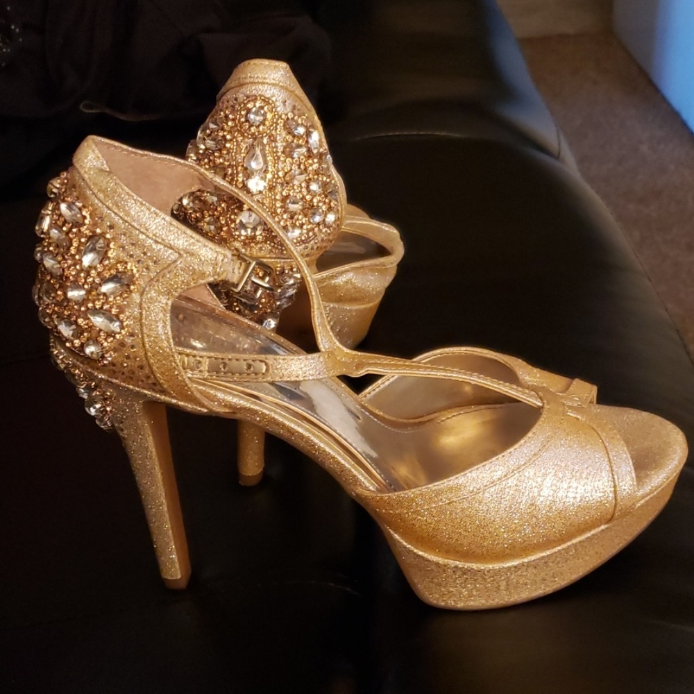 Heels - Picture 2 of 3